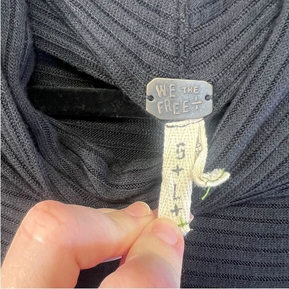 Free People We The Free Mock Neck Flowy Turtleneck Thermal large - Picture 3 of 12